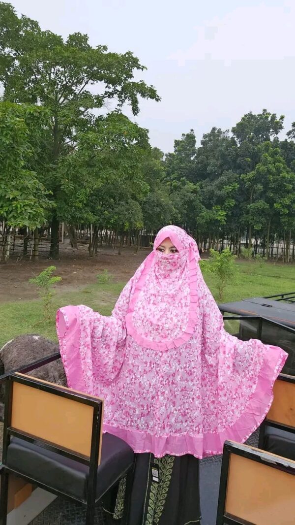 ফ্রিল সালাত হিজাব  পিংক এবং সাদা কালার কম্বিনেশন